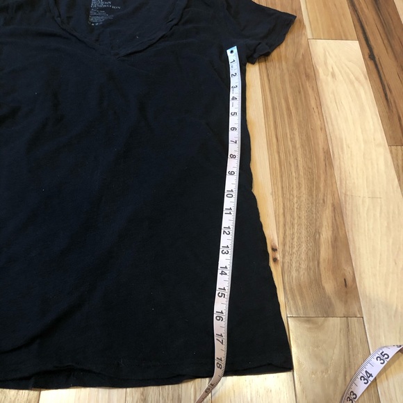 Urban behavior basic black V-neck tee - Picture 4 of 4